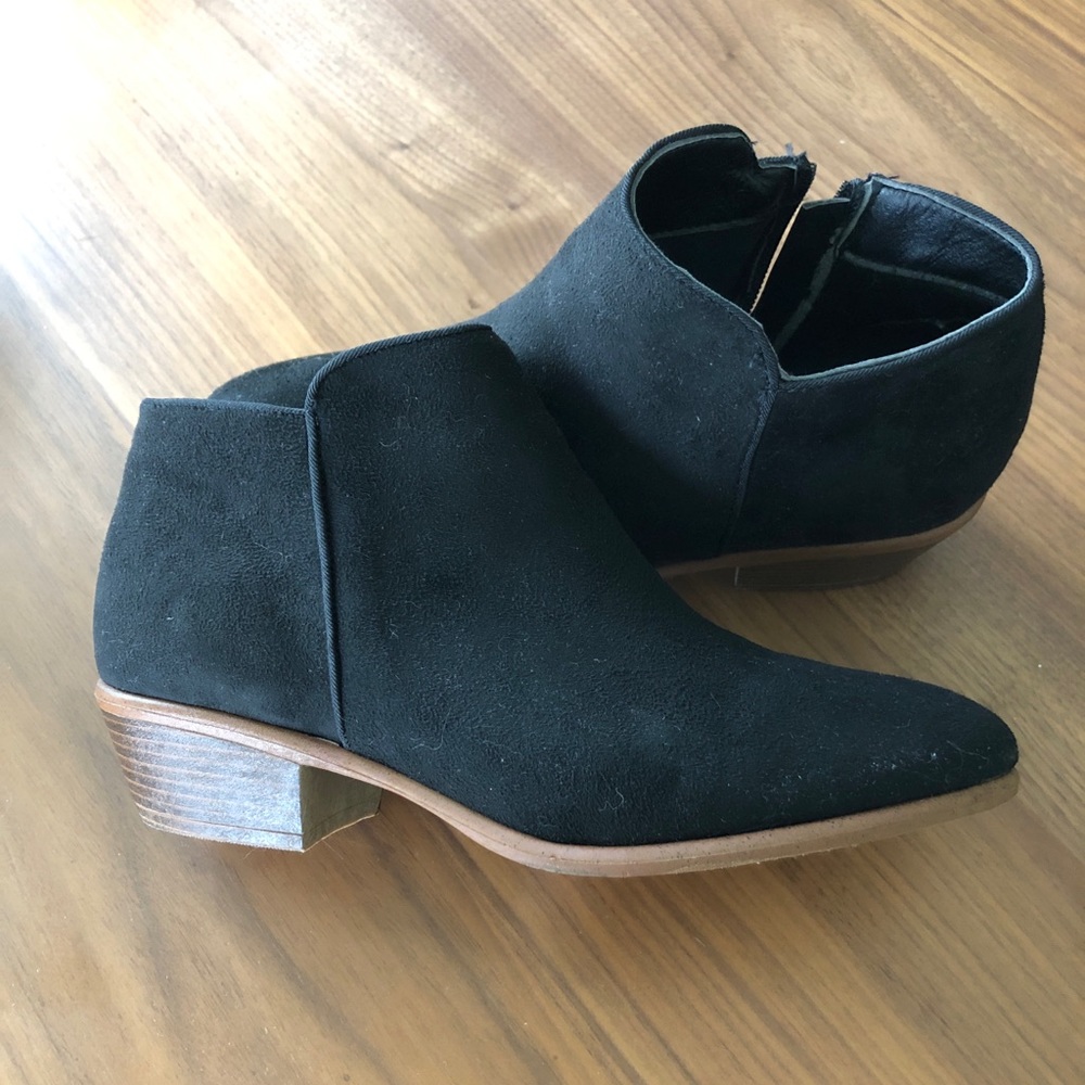 NIB New in box Charlotte Russe black ankle booties manny size 7 women’s
